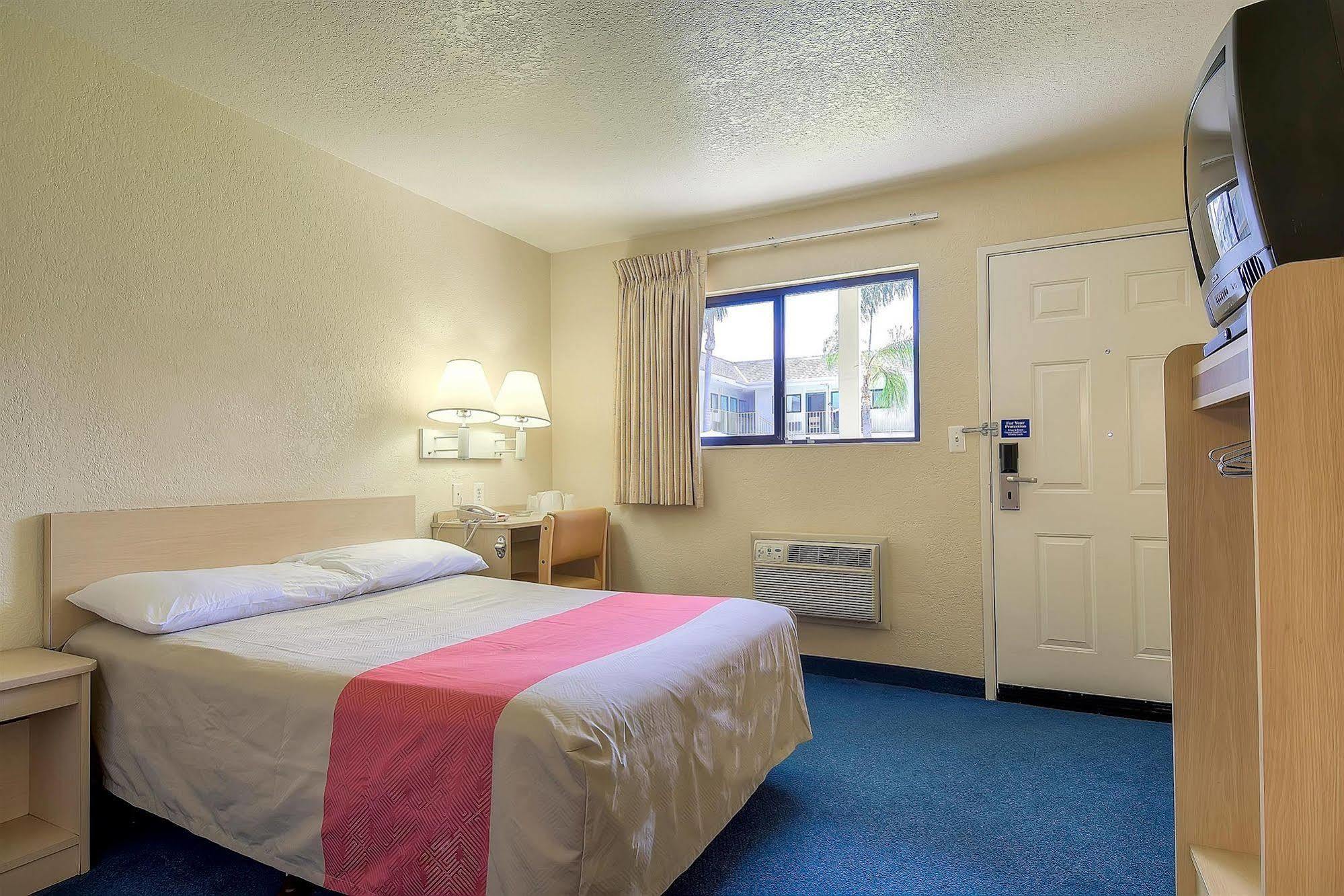 Motel 6 Anaheim Stadium - Orange Luaran gambar